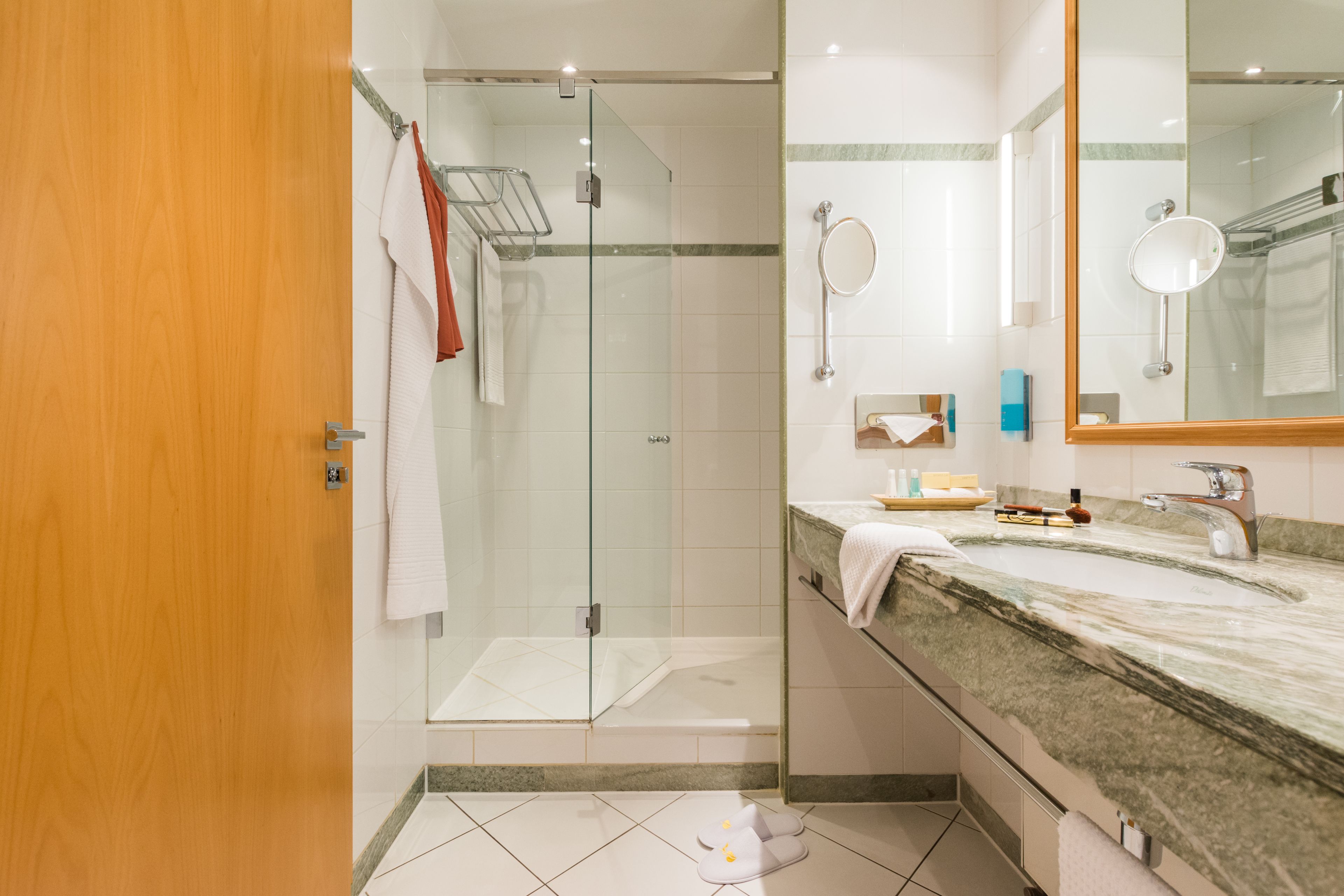 standard single room | bathroom | hair dryer, bathrobes, slippers, towels