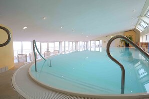 Indoor pool, pool loungers