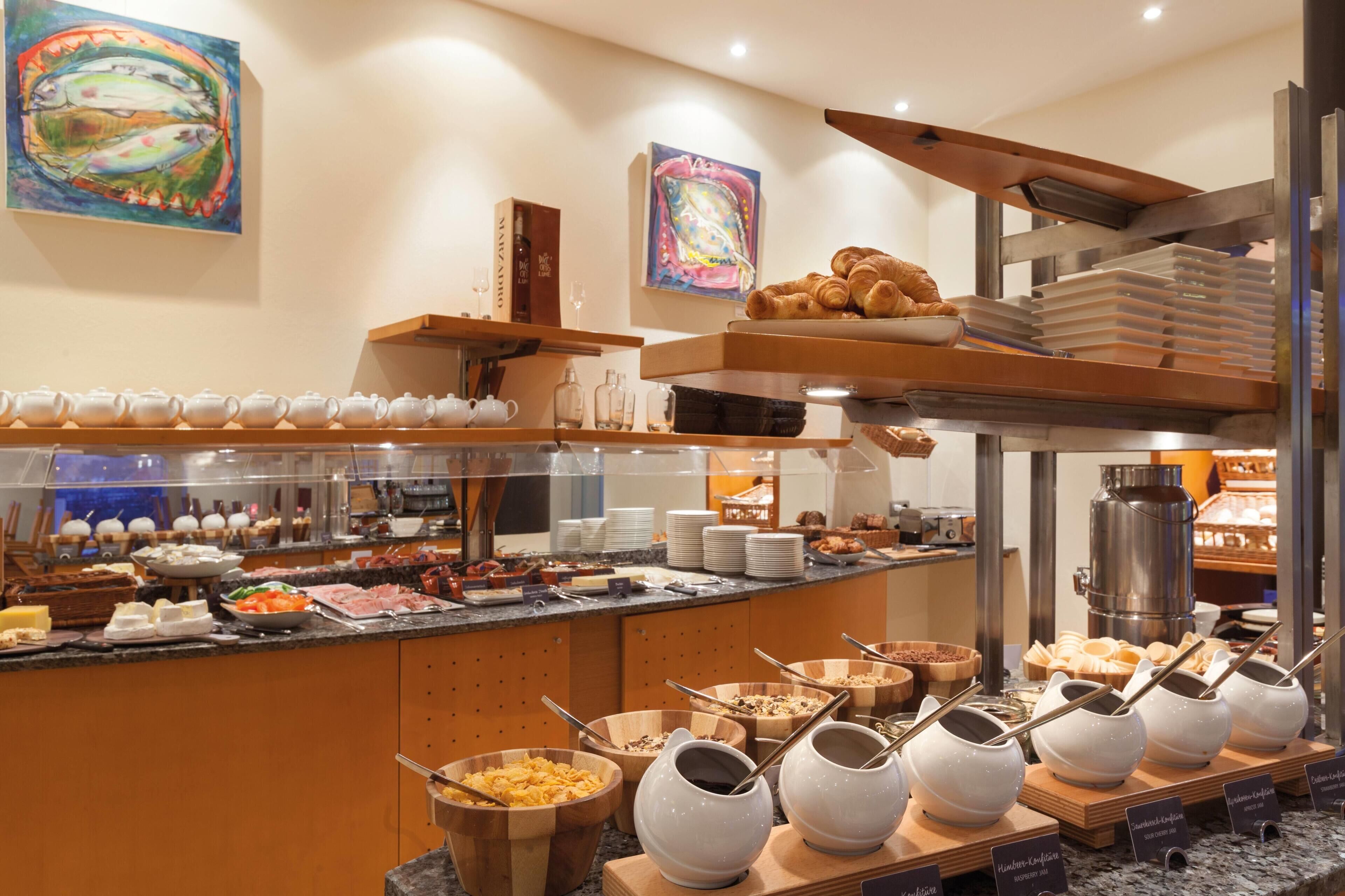 Tägliches Frühstücksbuffet gegen Gebühr