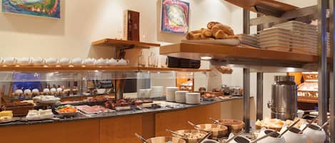Daily buffet breakfast for a fee