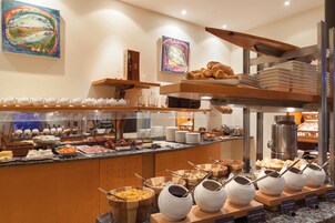 Tägliches Frühstücksbuffet gegen Gebühr