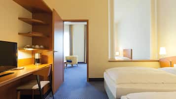 Classic Apartment | Hypo-allergenic bedding, in-room safe, desk, blackout curtains
