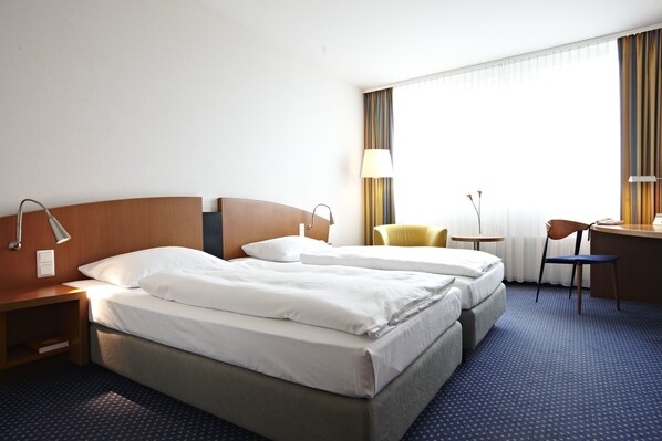 Hypo-allergenic bedding, in-room safe, desk, blackout curtains