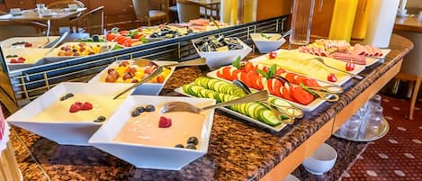 Frokostbuffé hver dag (EUR 15 per person)