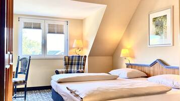 Zimmersafe, Schreibtisch, kostenloses WLAN, Bettwäsche