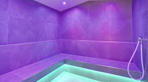 Un sauna, baño turco