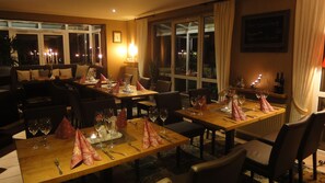 Breakfast, dinner served; Mediterranean cuisine, garden views 