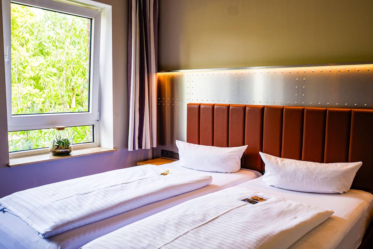 Hypo-allergenic bedding, blackout curtains, iron/ironing board