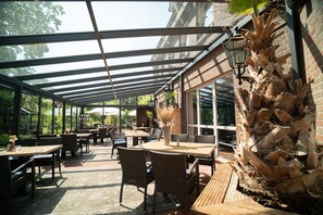 Breakfast, dinner served; Mediterranean cuisine, garden views 