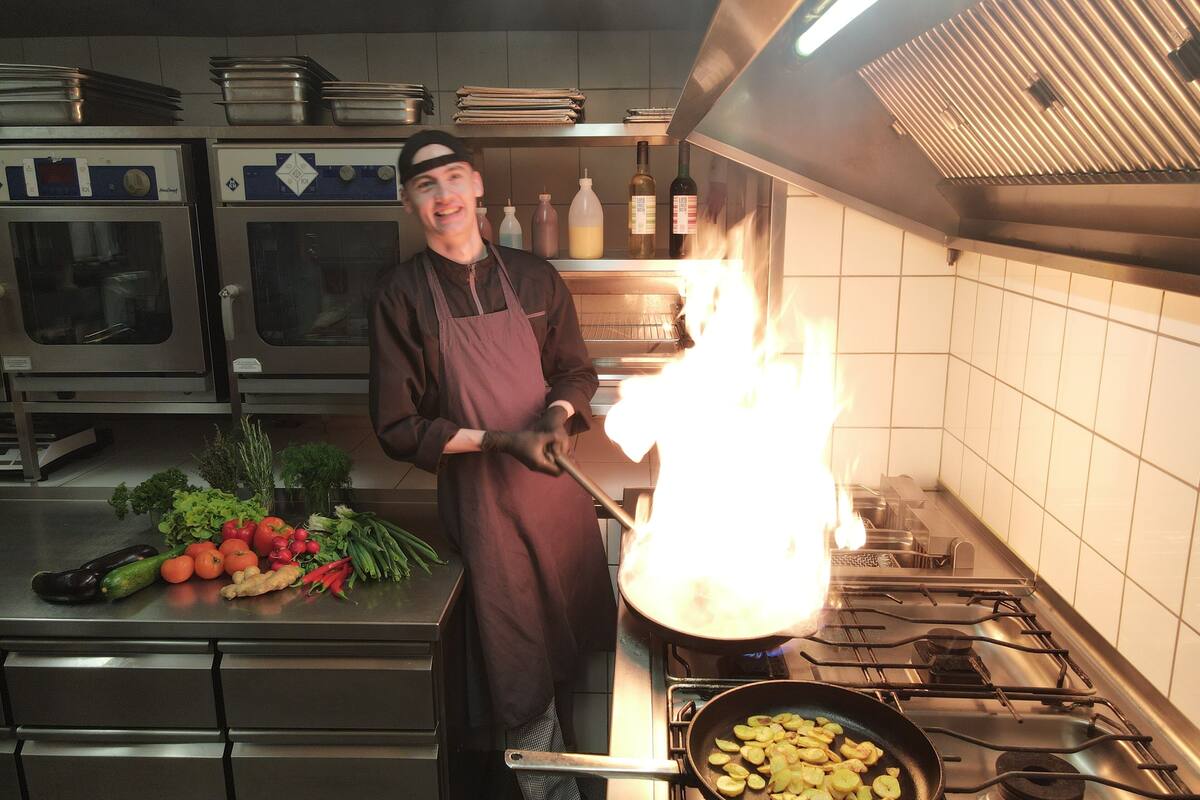 breakfast, dinner served; mediterranean cuisine, garden views