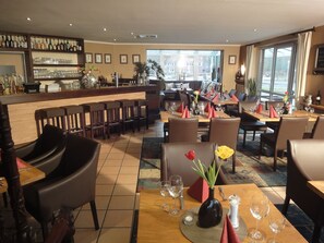 Breakfast, dinner served; Mediterranean cuisine, garden views 