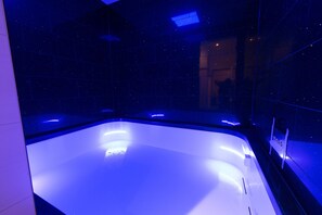 Couples treatment rooms, Turkish bath, body treatments, hydrotherapy