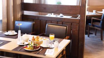 Petit déjeuner buffet servi tous les jours en supplément