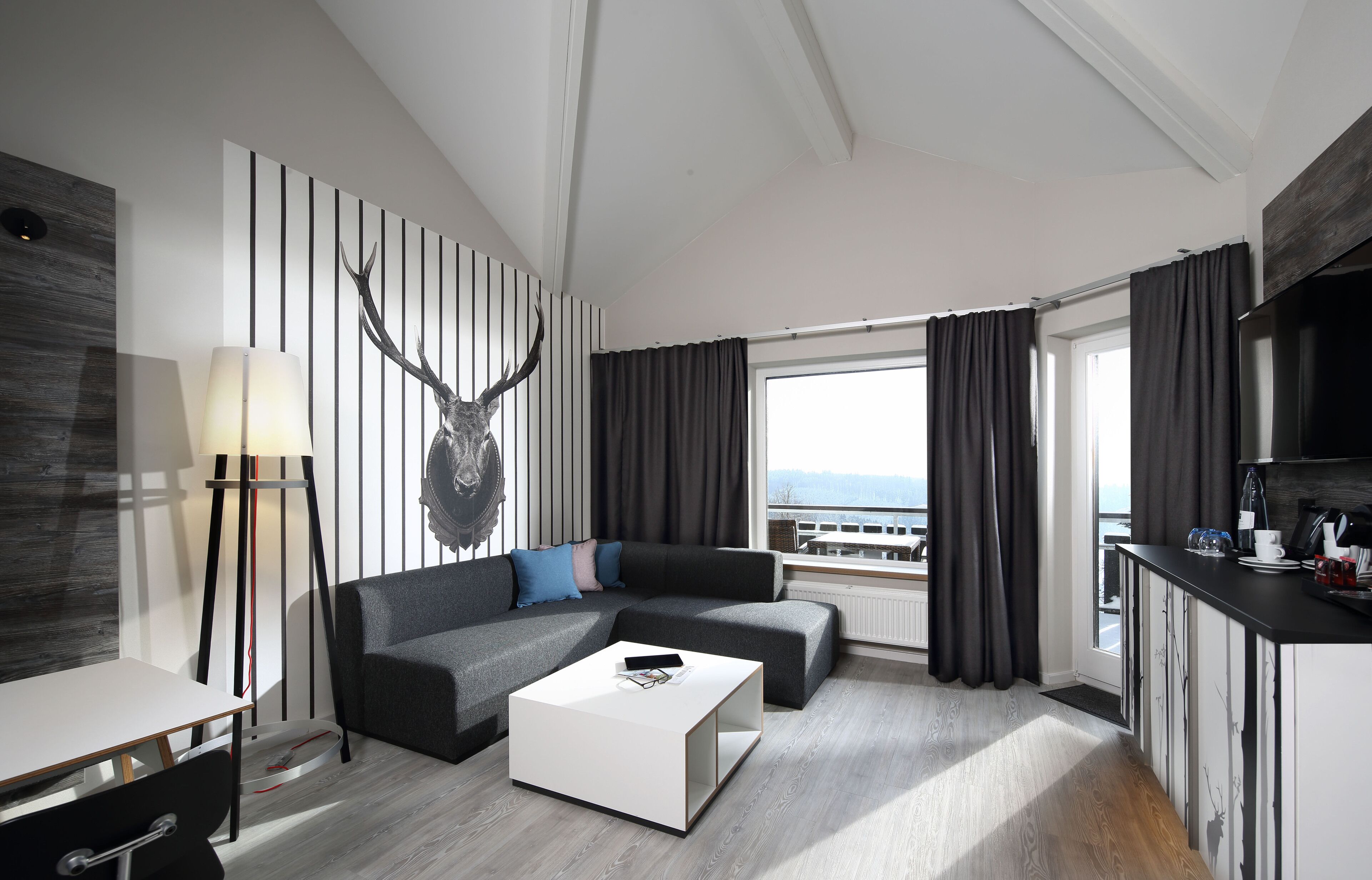 Comfort Apartment | Minibar, in-room safe, blackout drapes, soundproofing