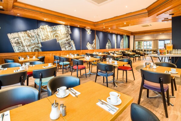 Daily buffet breakfast (EUR 14.90 per person)