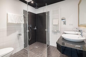 Rainfall showerhead, free toiletries, hair dryer, towels