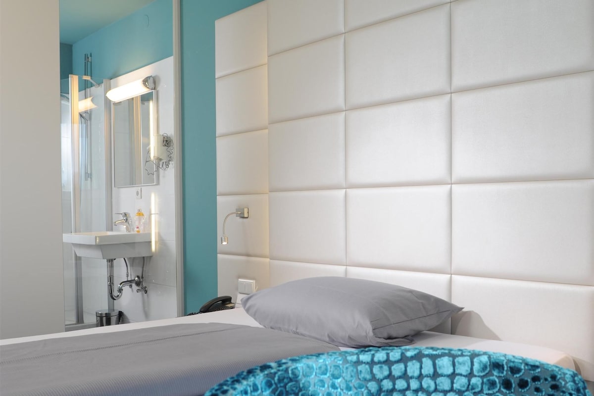 Rainfall showerhead, free toiletries, hair dryer, towels