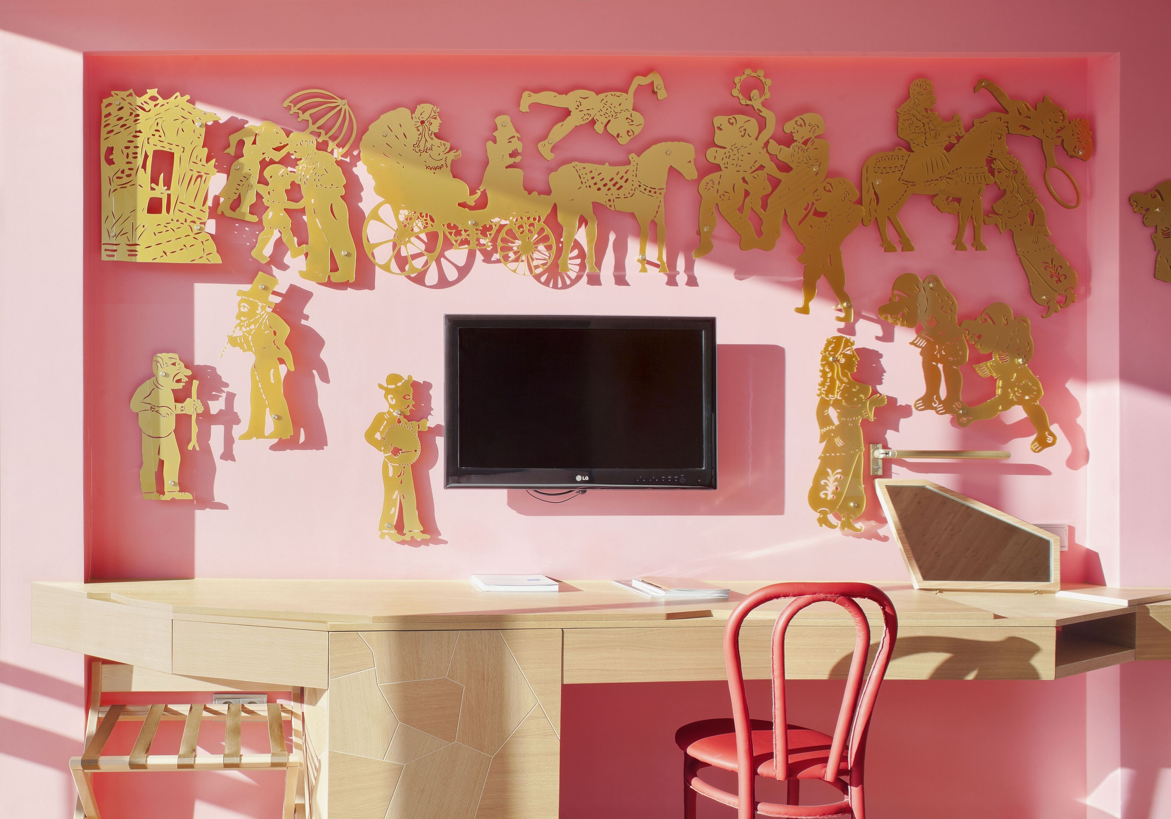 premium bedding, down duvets, minibar, in-room safe