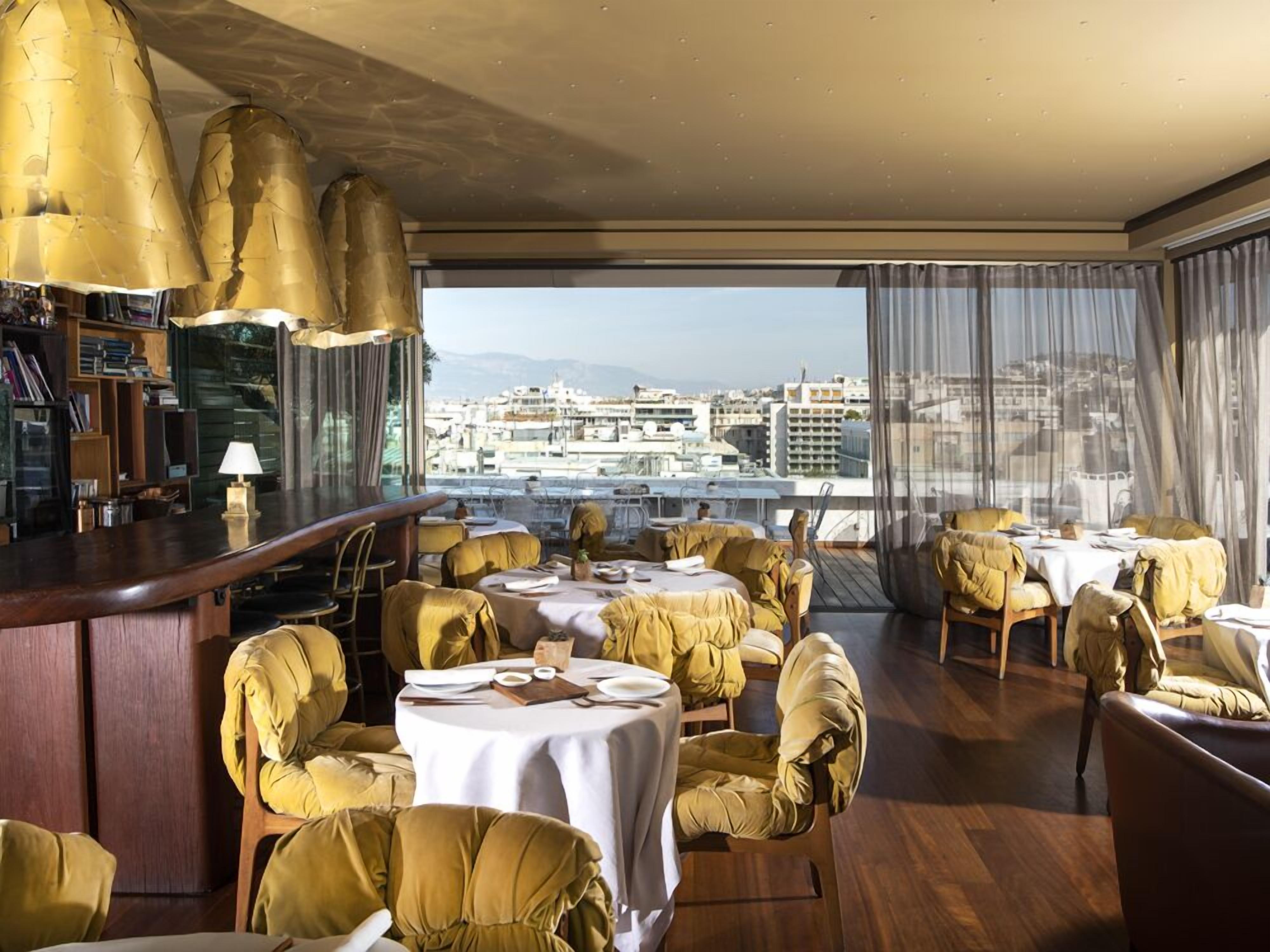 供应早餐、午餐和晚餐，地中海菜