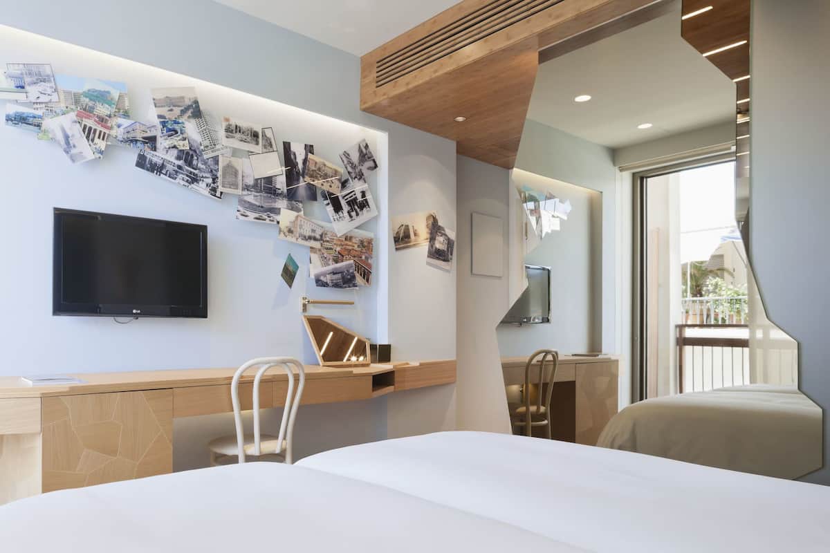 Premium bedding, down duvets, minibar, in-room safe