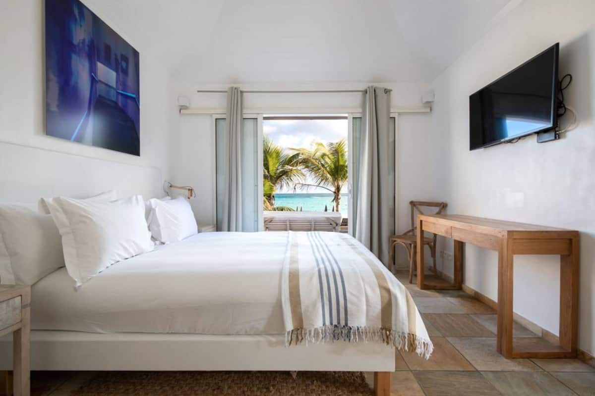 room, beachfront | hypo-allergenic bedding, minibar, in-room safe, desk