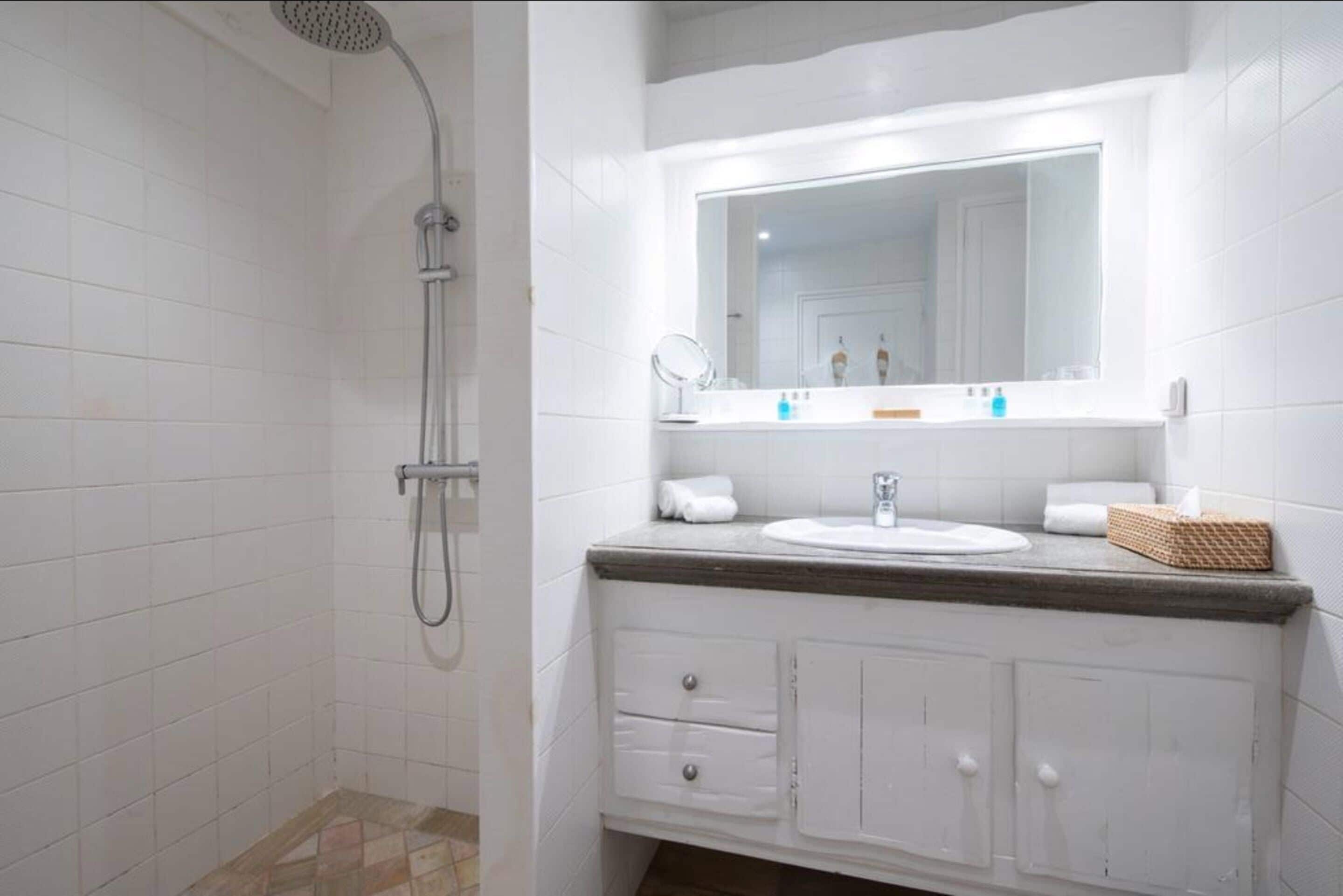 room, beachfront | bathroom | shower, rainfall showerhead, free toiletries, hair dryer