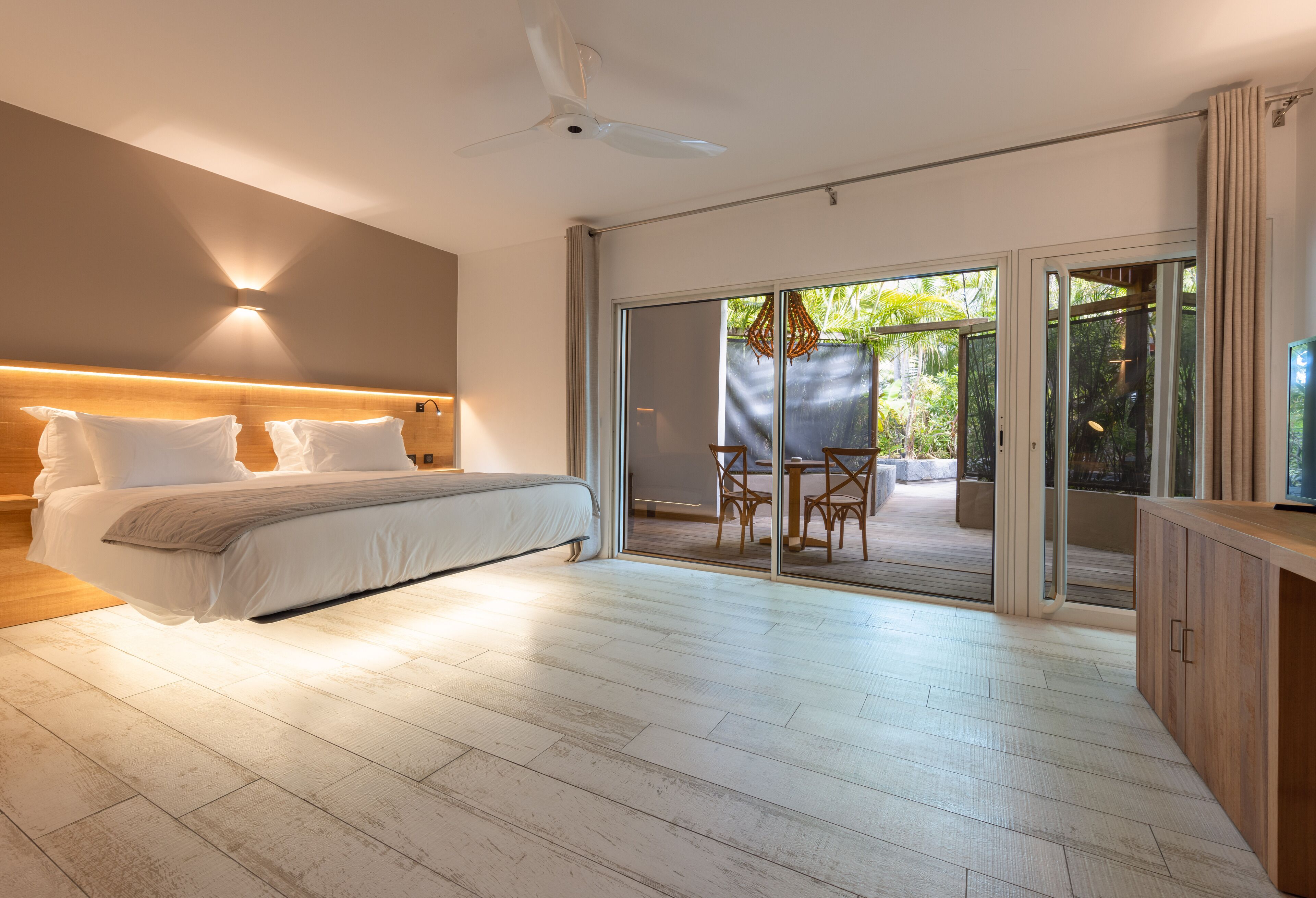 superior room, garden view | hypo-allergenic bedding, minibar, in-room safe, desk