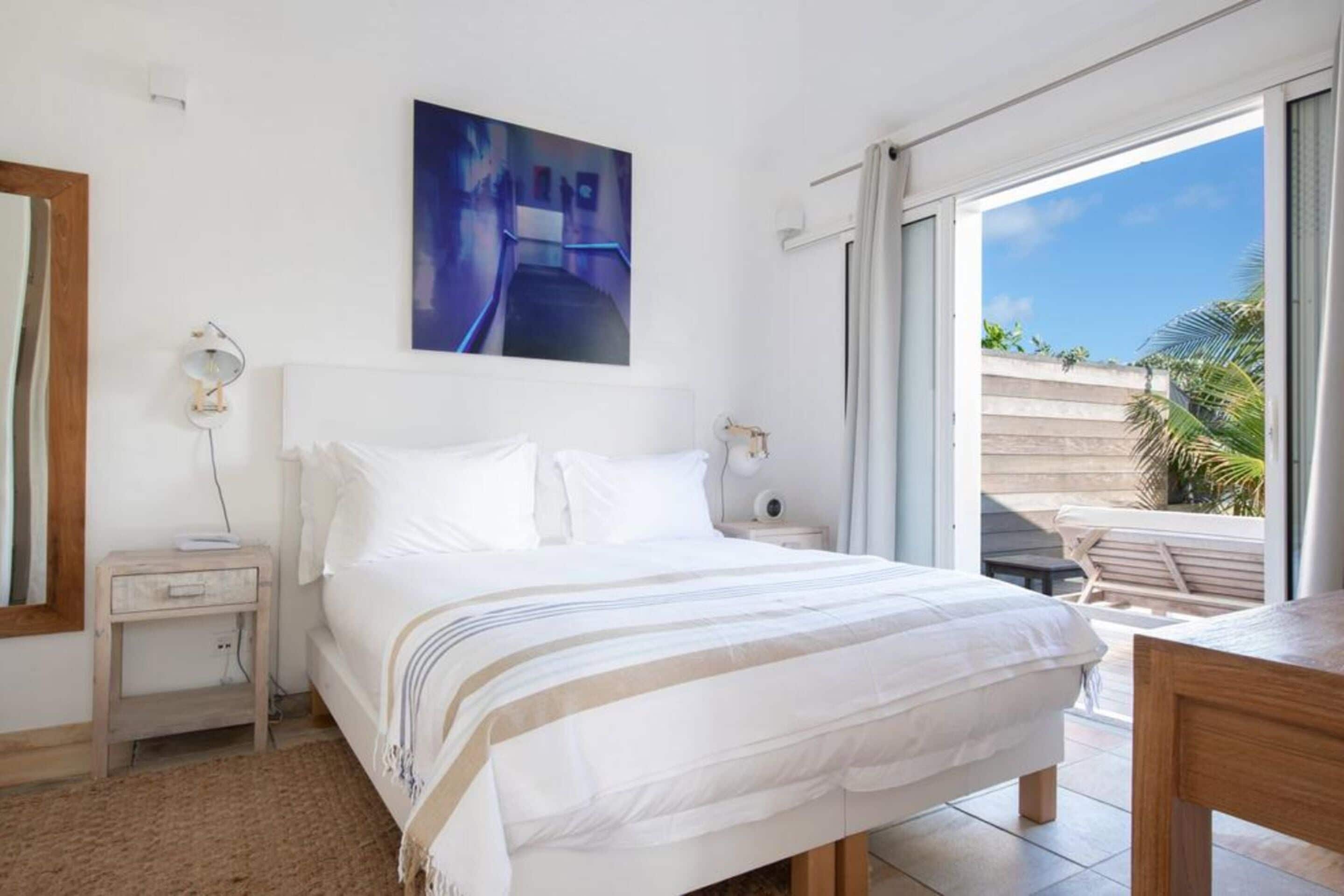 room, beachfront | hypo-allergenic bedding, minibar, in-room safe, desk