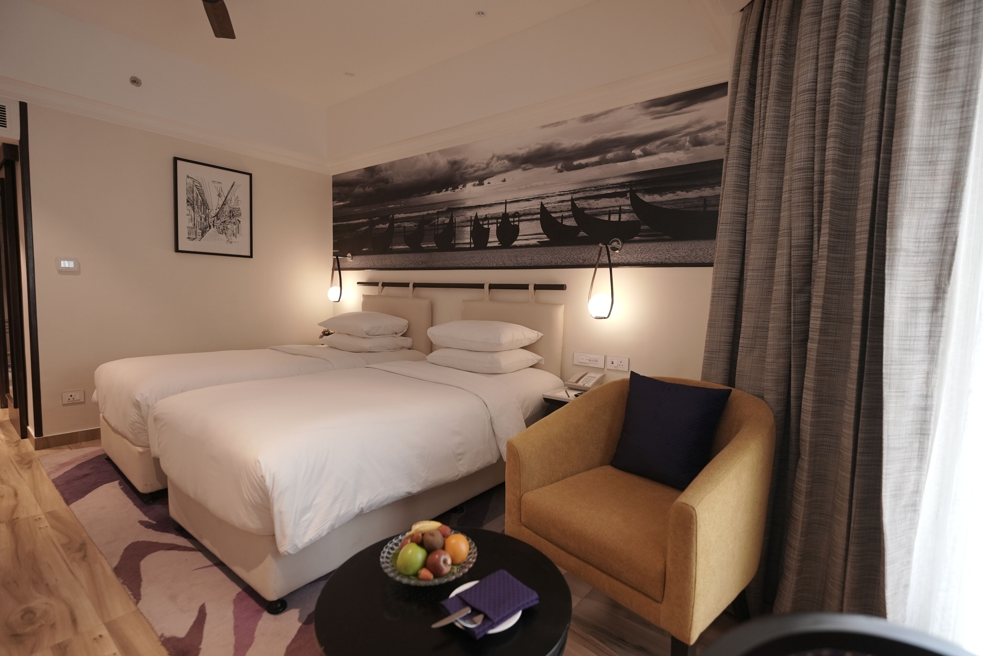 deluxe twin room, harbour view | minibar, in-room safe, desk, laptop workspace