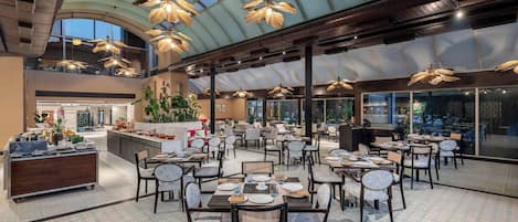 3 间餐厅,供应早餐