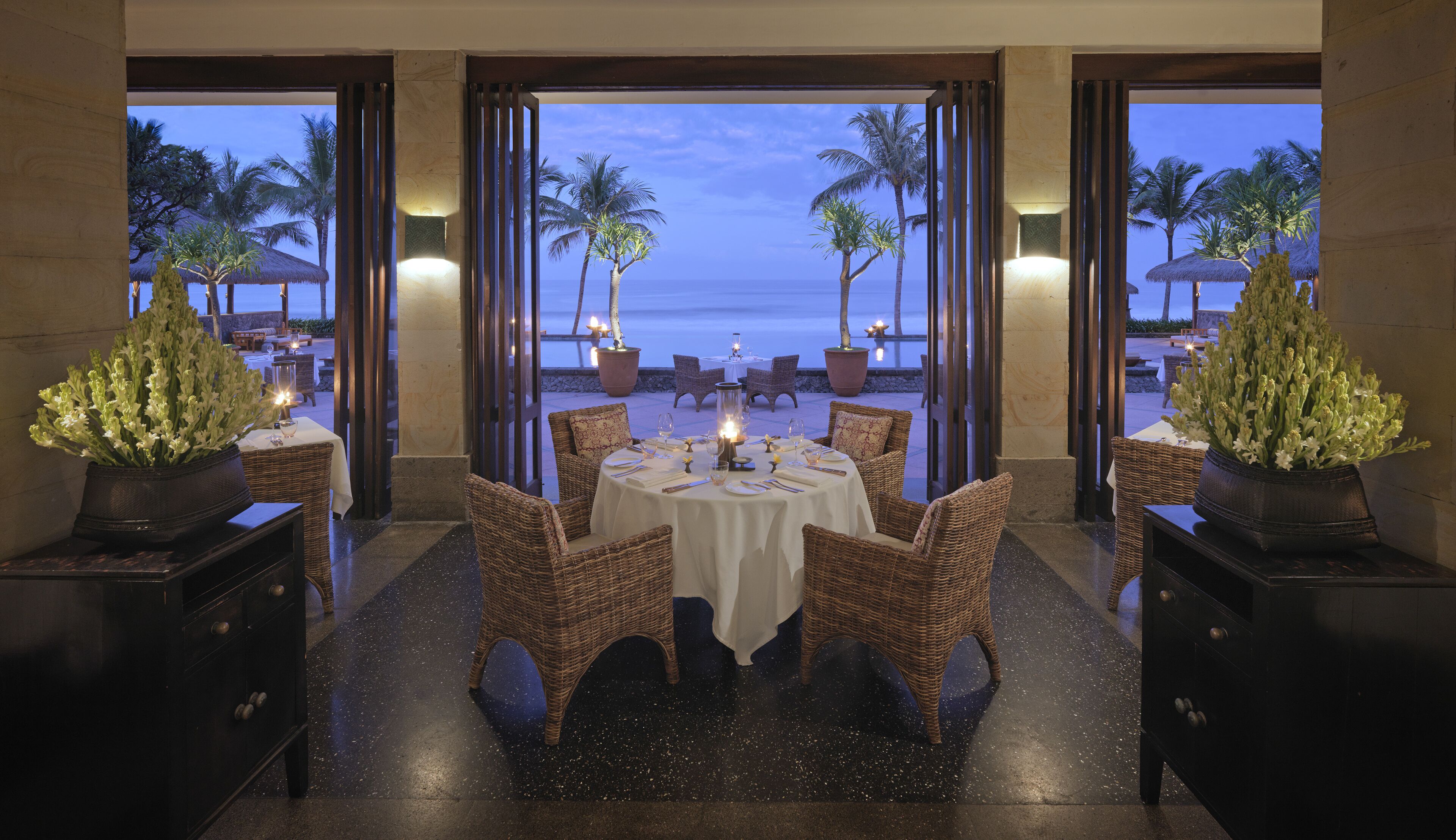 Breakfast, lunch served; international cuisine, pool views 