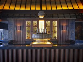 Bar junto a la piscina