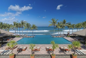 3 outdoor pools, pool umbrellas, pool loungers