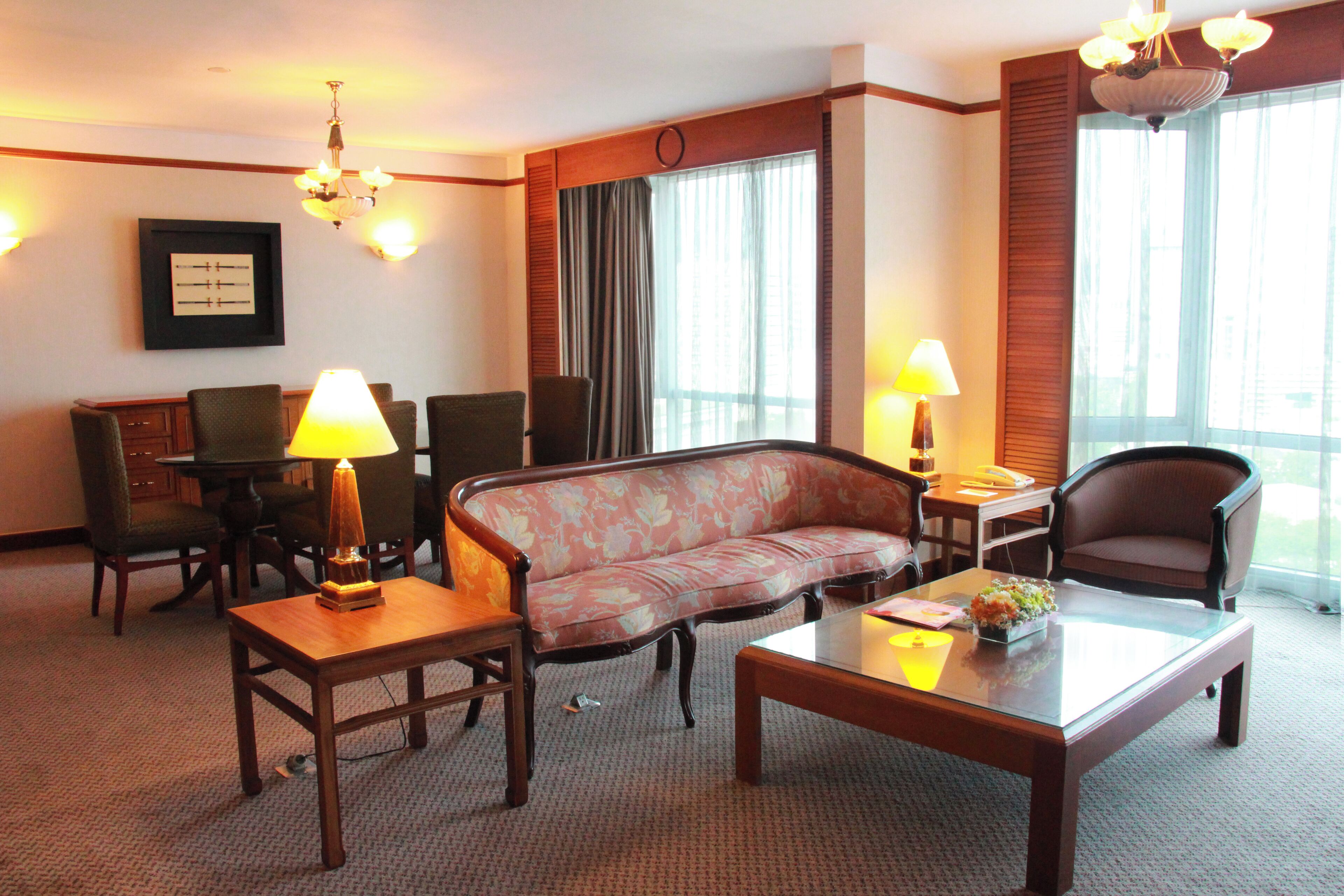 executive suite | living area | 29-inch lcd tv with satellite channels, tv