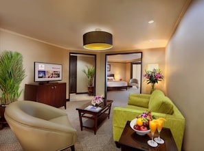 Junior Suite | In-room safe, desk, blackout drapes, soundproofing