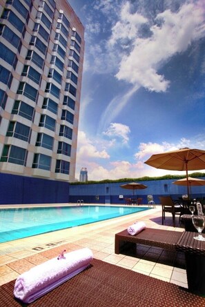 Outdoor pool - Millennium Hotel Sirih Jakarta (Jakarta)