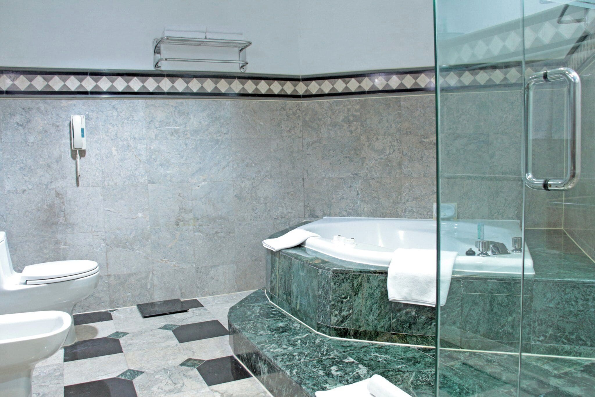 combined shower/bathtub, free toiletries, hair dryer, slippers