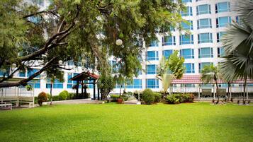 In-room safe, desk, blackout drapes, soundproofing