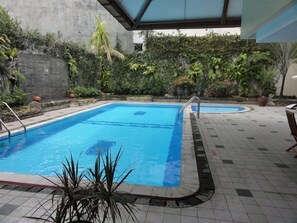 2 outdoor pools - Ibis Jakarta Tamarin (Jakarta)
