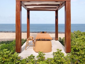 Espace de soins pour les couples, sauna, bain à remous, soins corporels