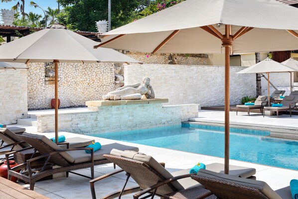 3 outdoor pools, open 7:00 AM to 6:00 PM, free pool cabanas