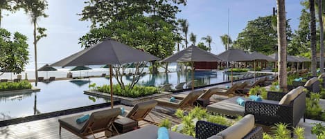 3 outdoor pools, open 7:00 AM to 6:00 PM, free pool cabanas