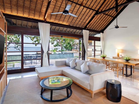 Villa, 2 Bedrooms, Beachfront | Gebar bulu kapas, peti besi dalam bilik, meja . Novotel Bali Benoa