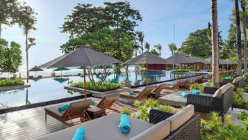 3 outdoor pools, open 7:00 AM to 6:00 PM, free pool cabanas