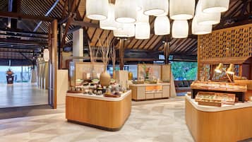 3 restaurants, spécialités Cuisine internationale