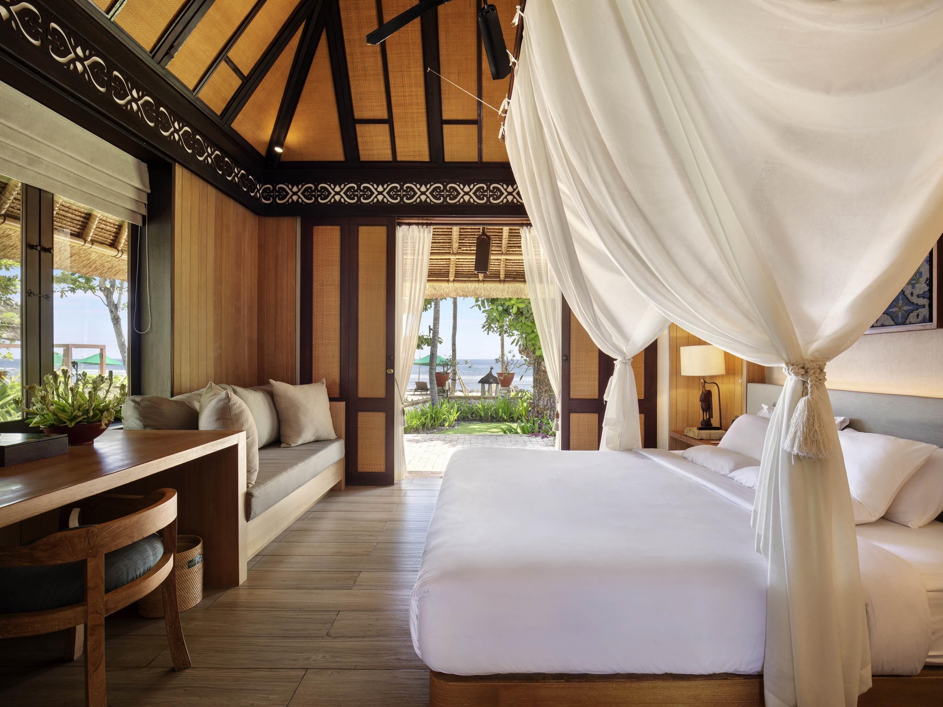 Beach Cabana, Beach Wing, 海景 | 羽絨被、房內夾萬、書桌、遮光窗簾/窗簾