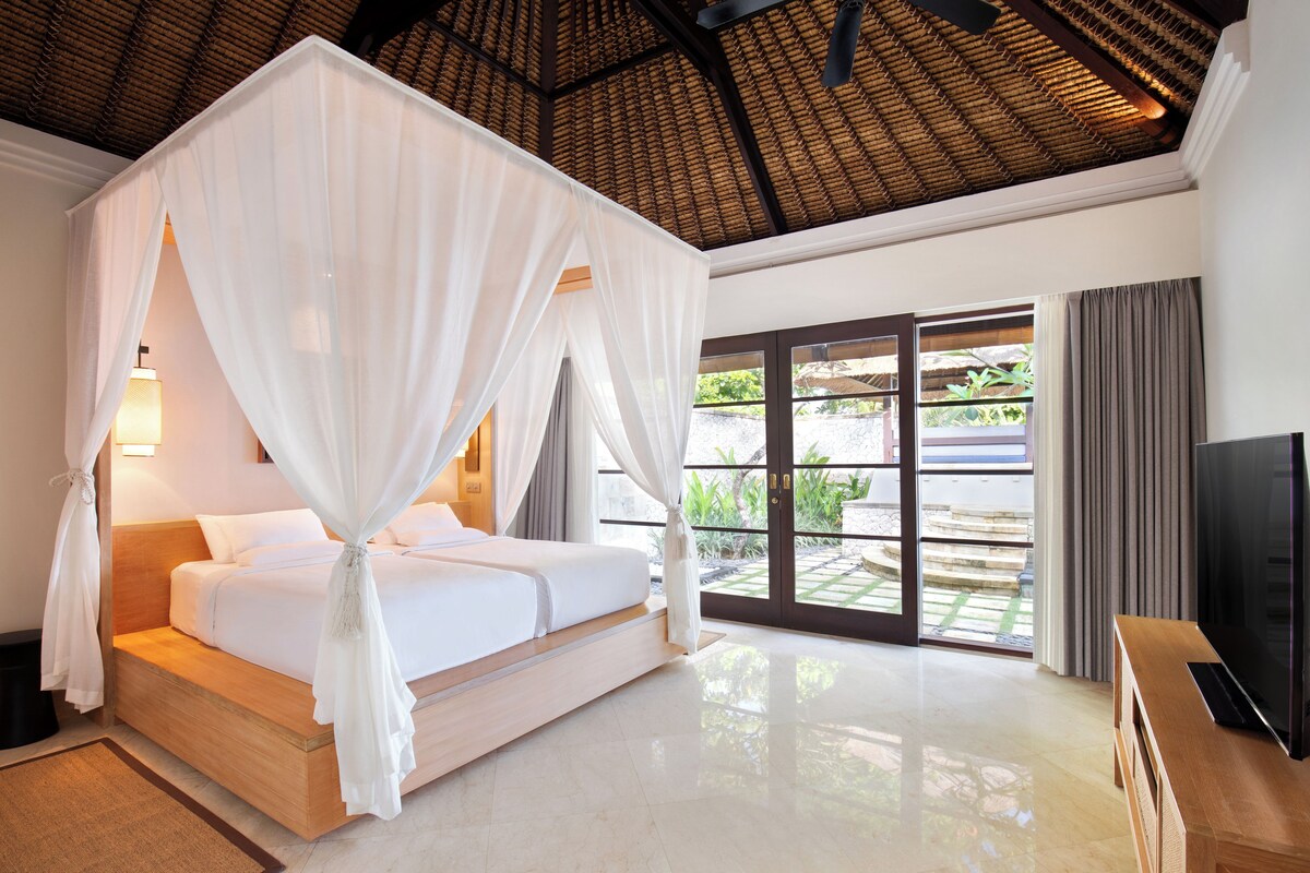 Villa, 2 Bedrooms, Beachfront | Down duvets, in-room safe, desk, blackout curtains
