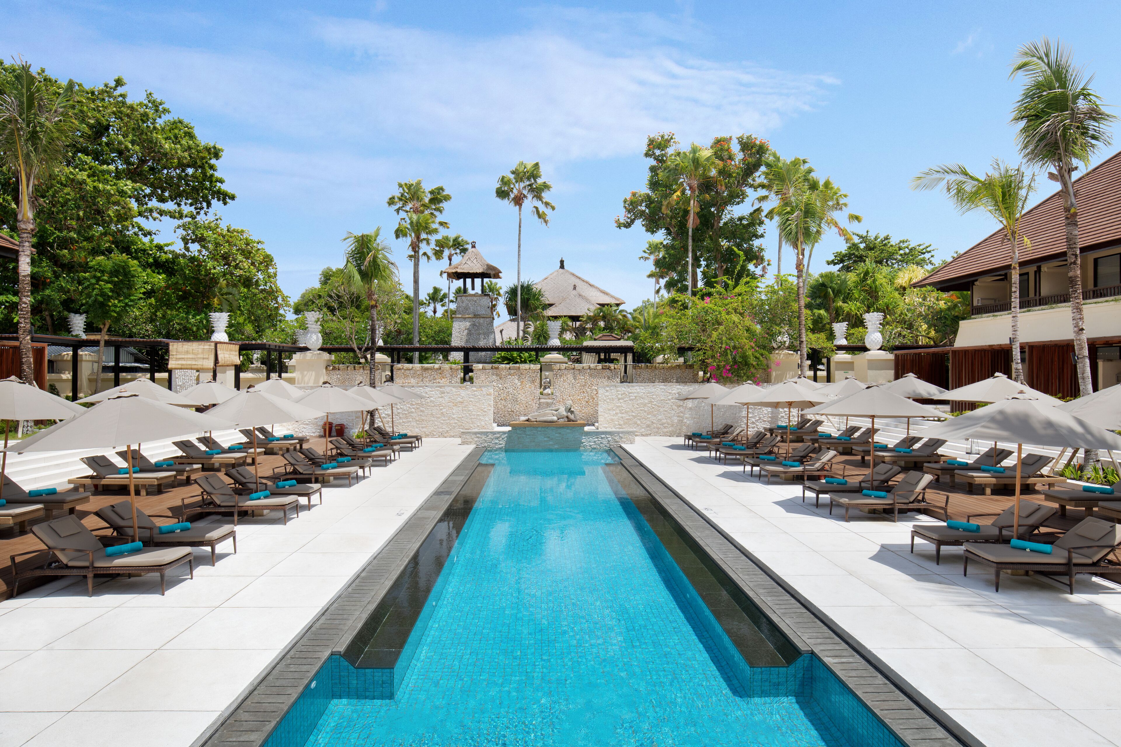 3 outdoor pools, open 7:00 am to 6:00 pm, free pool cabanas