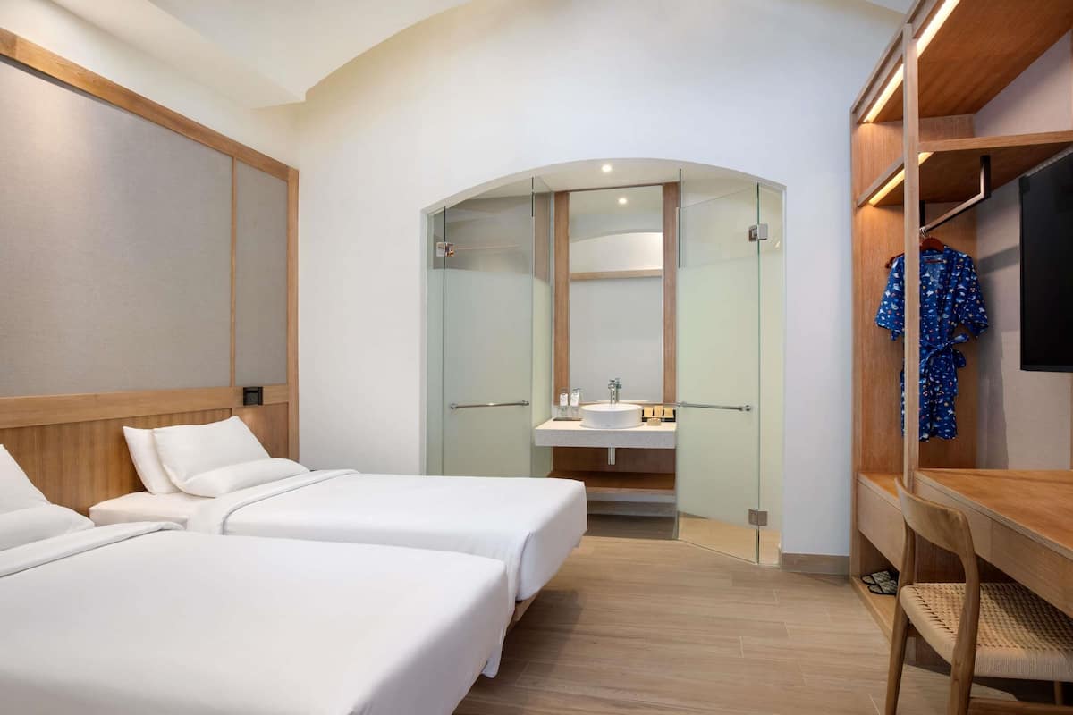 Family Suite, Multiple Beds | 1 bedroom, down duvets, in-room safe, desk