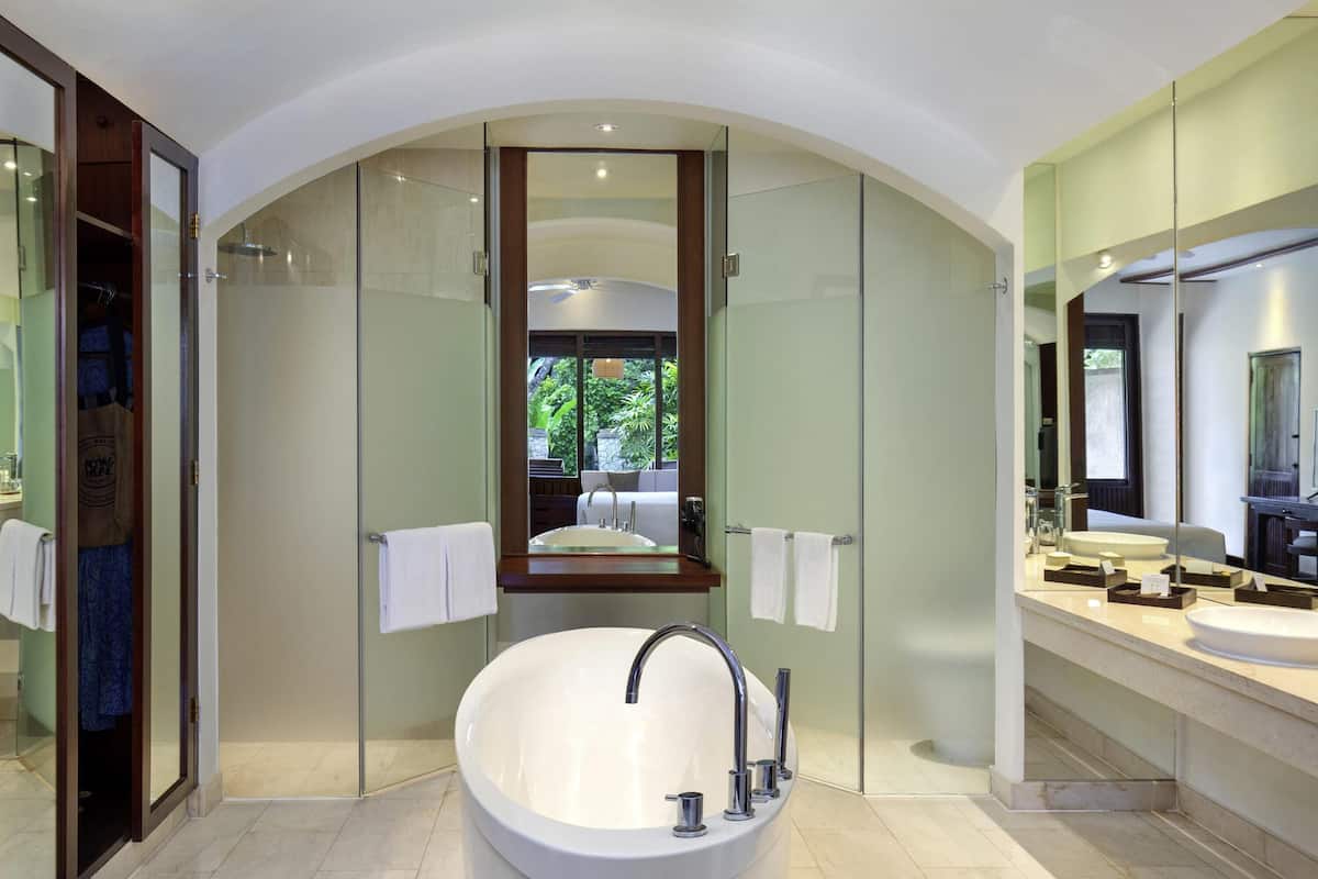 Down duvets, in-room safe, desk, blackout curtains